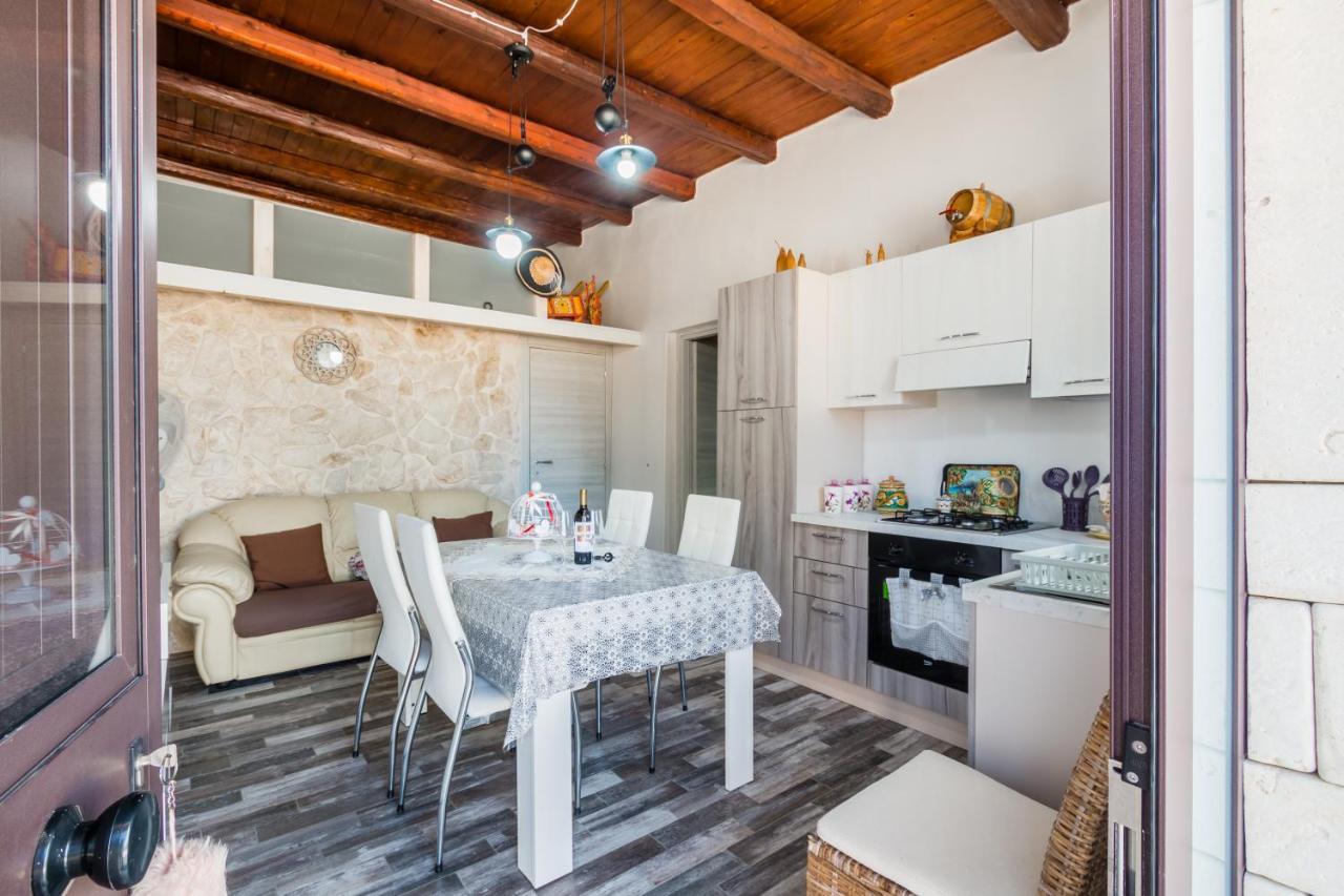 אבולה "The Cottage"With Sea View, Parking & Wifi מראה חיצוני תמונה